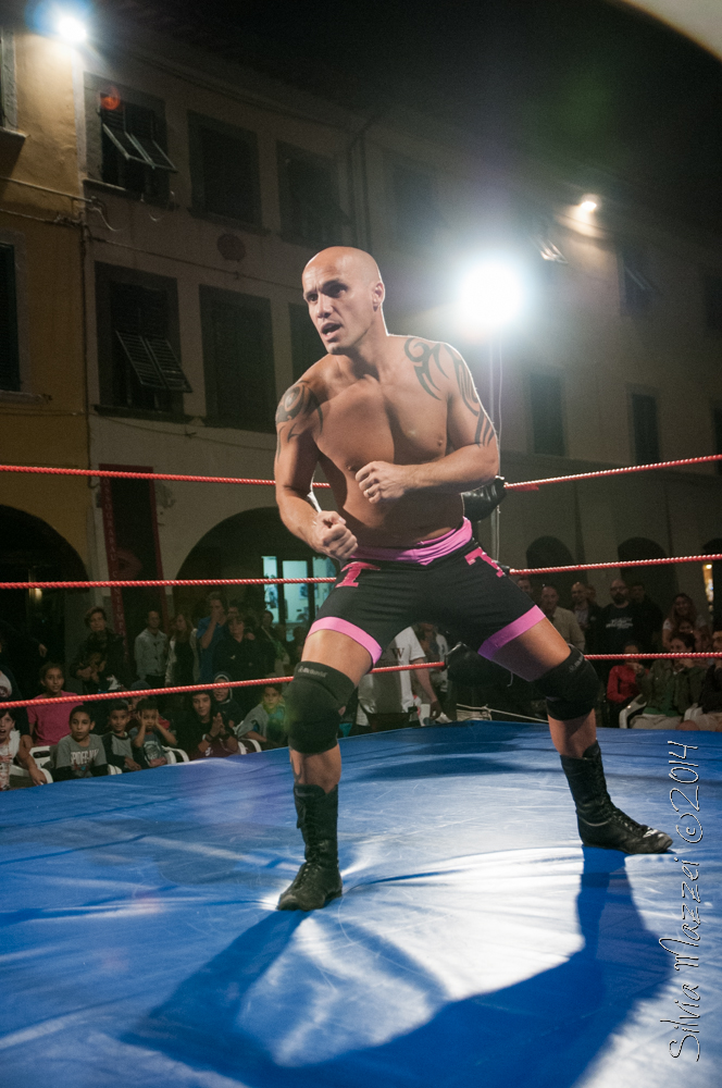 Tempesta è uno dei veterani del ring Italiano, lottando ormai da quasi dieci anni 
